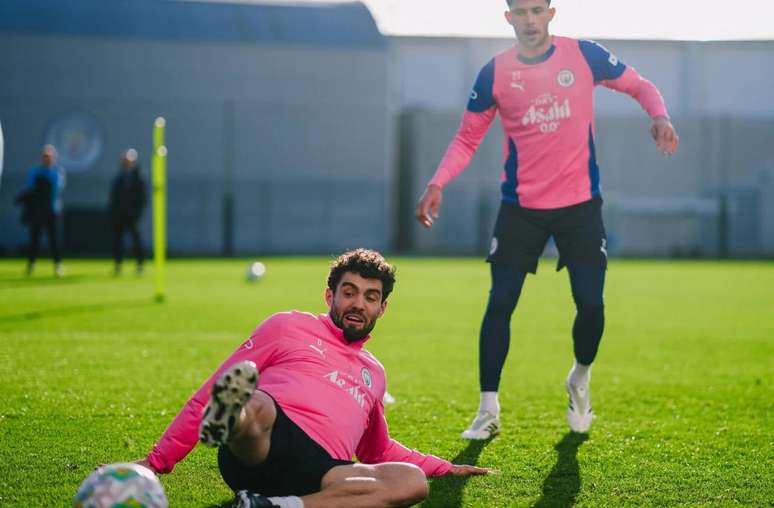 City tenta se manter firme na briga pelo t&iacute;tulo da Premier League &ndash;