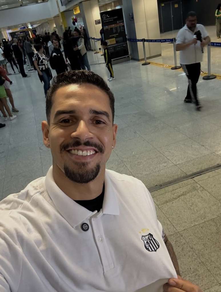 Lucas Ver&iacute;ssimo chegou no Brasil &ndash;