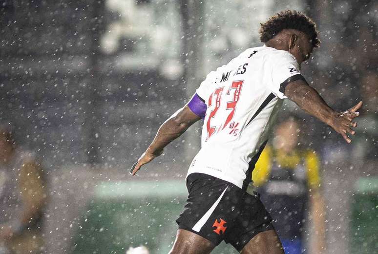 Thiago Mendes marcou o gol de empate do Vasco diante do Palmeiras &ndash;