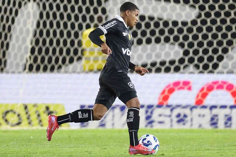 Huguinho em a&ccedil;&atilde;o pelo Botafogo &ndash;