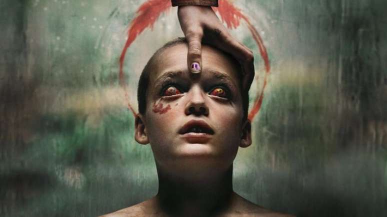 Sucesso nos cinemas de 2025, terror 'Fa&ccedil;a Ela Voltar' chega &agrave; HBO Max ainda em novembro