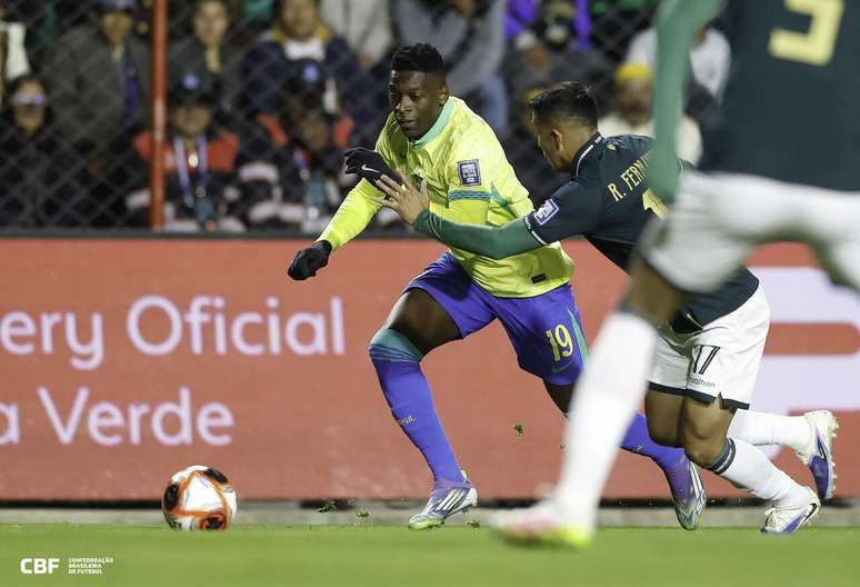 Luiz Henrique em duelo contra a Bol&iacute;via no Est&aacute;dio Municipal de El Alto &ndash;