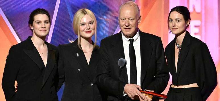 Estrelas de Valor Sentimental, da esquerda para a direita: Inga Ibsdotter Lilleaas, Elle Fanning, Stellan Skarsg&aring;rd e Renate Reinsve