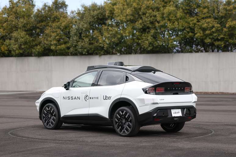 Novo Nissan Leaf ser&aacute; robot&aacute;xi da Uber com IA que dispensa mapas