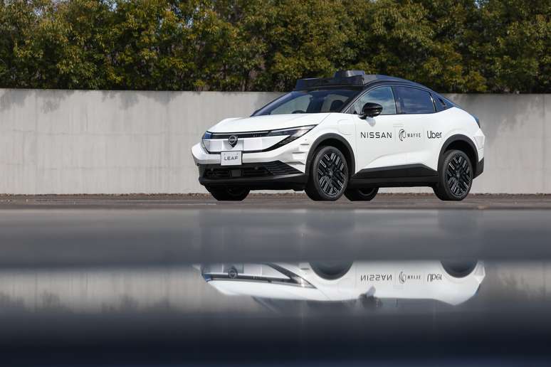 Novo Nissan Leaf ser&aacute; robot&aacute;xi da Uber com IA que dispensa mapas