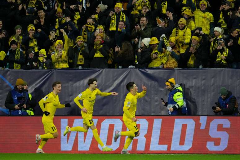 Jogadores do Bod&oslash;/Glimt comemorando um dos gols da vit&oacute;ria sobre o Sporting 