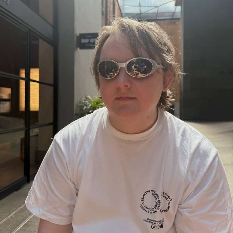 Lewis Capaldi se apresentar&aacute; no Lollapalooza Brasil em 2026