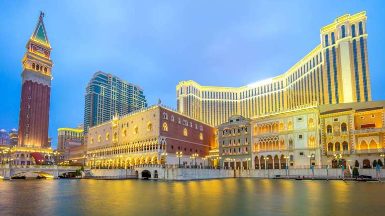 పోర్చుగీస్ చైనా మరియు పోర్చుగీస్ మాట్లాడే దేశాల మధ్య వారధిగా కూడా పనిచేస్తుంది, విశ్వవిద్యాలయాలు, పర్యాటకం మరియు అంతర్జాతీయ సహకారంతో – డిపాజిట్ఫోటోస్.కామ్ / richie0703