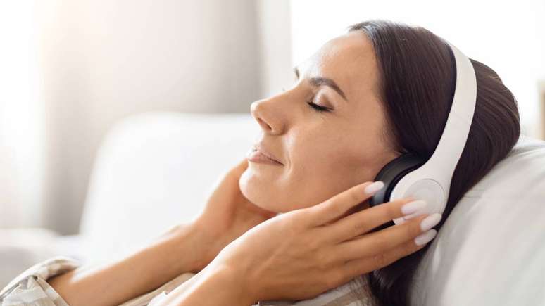 Uma abordagem comum &eacute; o chamado higiene digital no trabalho, que inclui regras claras para o uso de e-mail, mensageiros e reuni&otilde;es online &ndash; depositphotos.com / Milkos