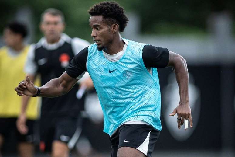 Nova comiss&atilde;o t&eacute;cnica definiu Thiago Mendes como novo capit&atilde;o e volante deve seguir como l&iacute;der &ndash;