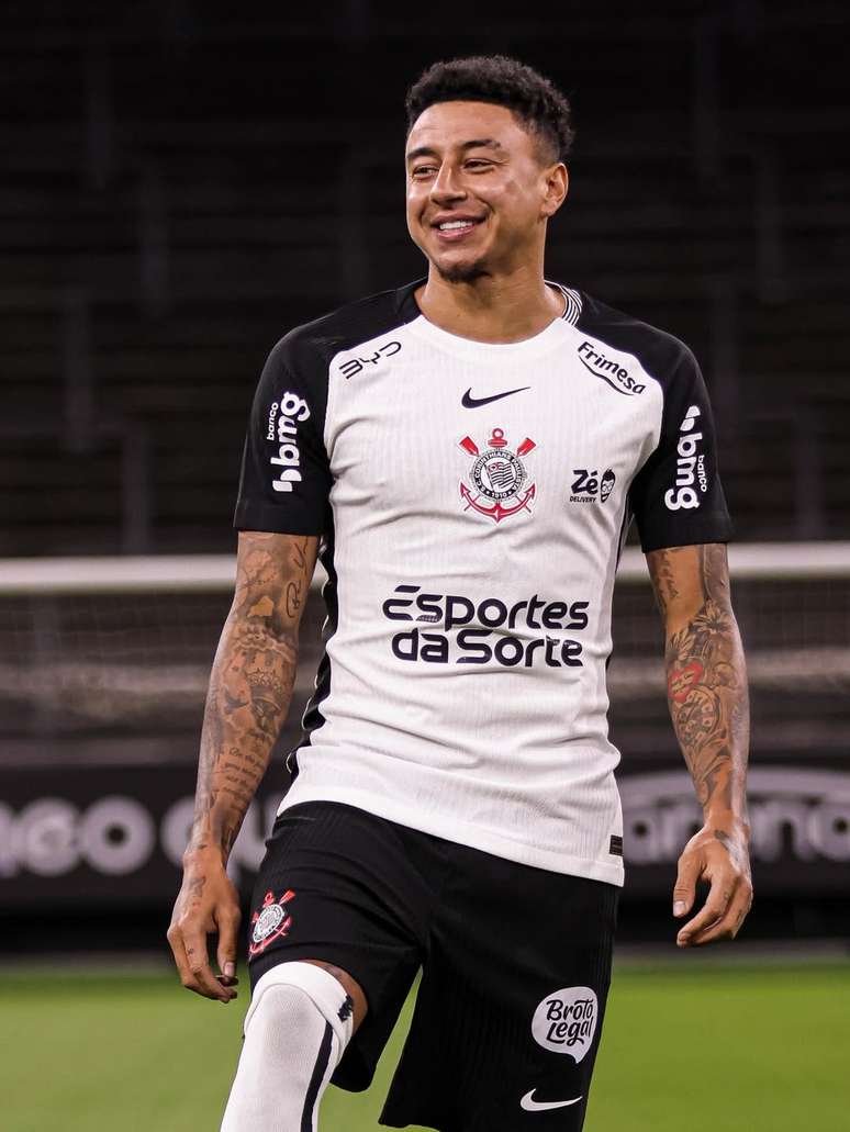 O sorriso no rosto de quem pisou pela primeira vez no gramado da #CasaDoPovo! 🏟️📸 José Manoel