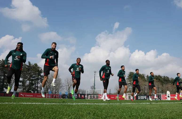 Apesar da dist&acirc;ncia, Milan segue acreditando no t&iacute;tulo da Serie A &ndash;