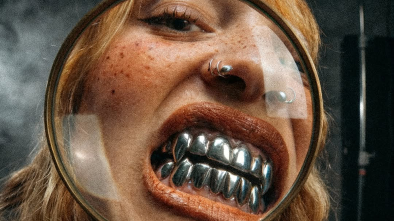 దేశంలోని సముచిత మార్గదర్శకులలో ఒకరైన అనా డామ్స్కీ ముక్కలను రూపొందించడంలో ప్రత్యేకత కలిగిన స్టూడియోను నిర్వహిస్తున్నారు.