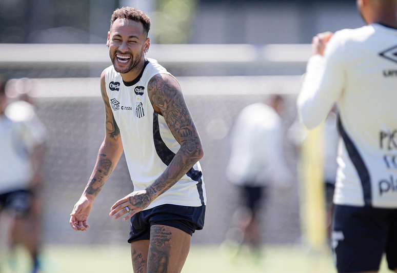 Neymar treinou ao longo da semana com foco no duelo diante do Corinthians &ndash;