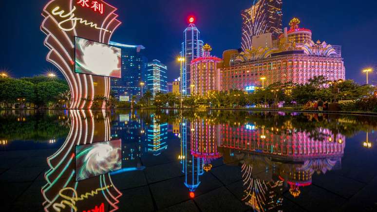 మకావులోని చట్టాలు, పబ్లిక్ డాక్యుమెంట్‌లు మరియు కోర్టు నిర్ణయాలు పోర్చుగీస్ మరియు చైనీస్ భాషలలో ప్రచురించబడుతూనే ఉన్నాయి – depositphotos.com / richie0703