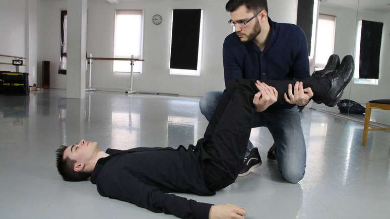 Calor excessivo, estresse, dor intensa e ficar muito tempo em p&eacute; est&atilde;o entre os gatilhos mais frequentes da s&iacute;ncope vasovagal &ndash; depositphotos.com / rdrgraphe