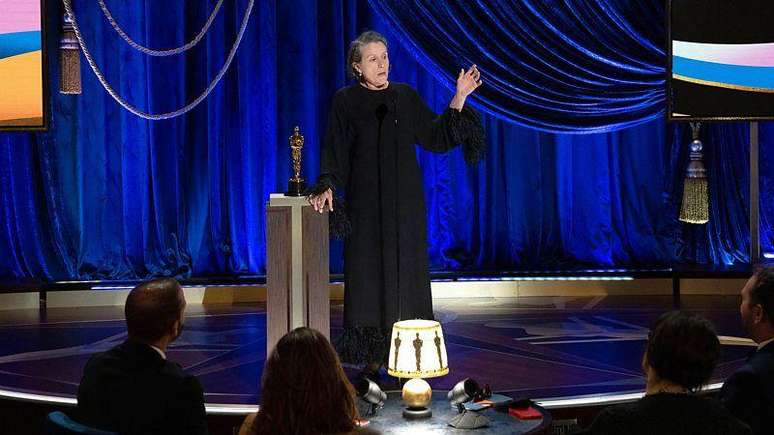 Frances McDormand venceu o Oscar de Melhor Atriz de 2021 por Nomadland, aos 63 anos de idade