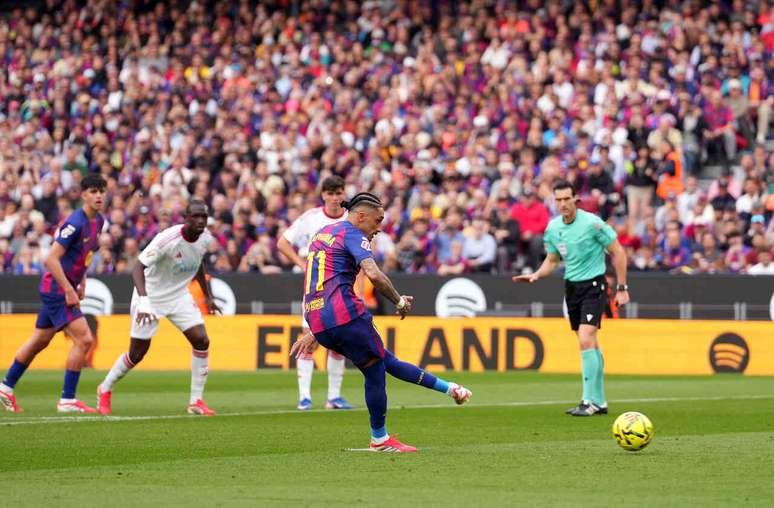 Raphinha foi um dos destaques e marcou dois gols de p&ecirc;nalti &ndash;