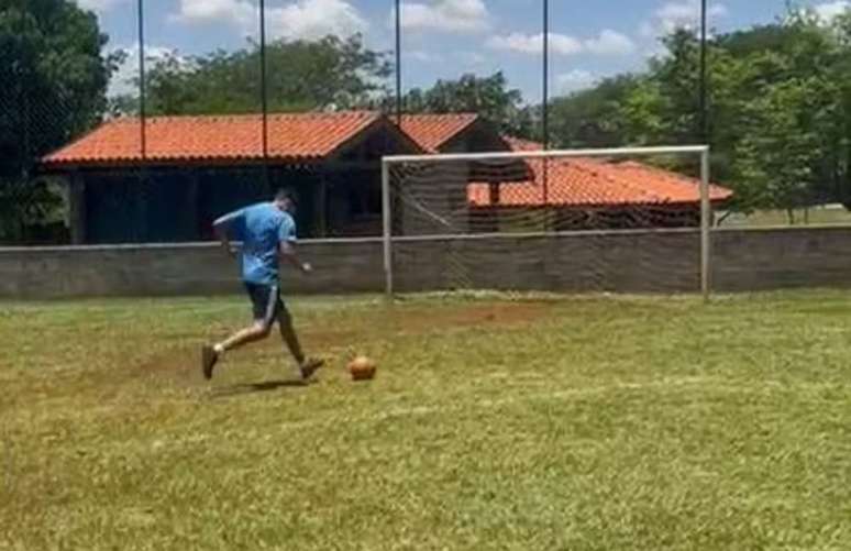 Pedro faz treino de fisioterapia no Botafogo-SP &ndash;&nbsp;