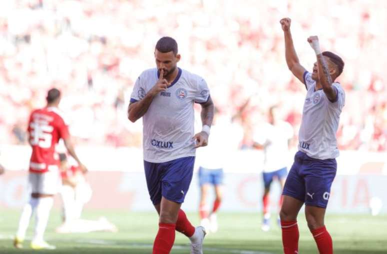 విలియన్ జోస్ యొక్క లక్ష్యాన్ని బాహియా జరుపుకుంది -