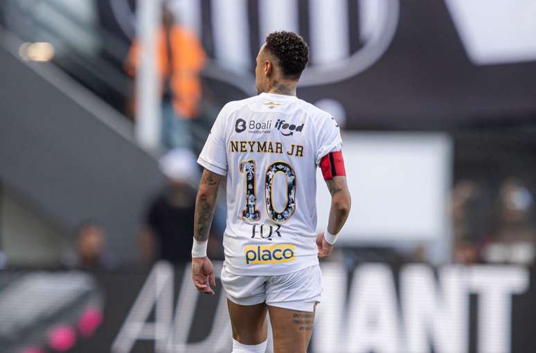Auxiliar defendeu atua&ccedil;&atilde;o de Neymar contra o Corinthians -