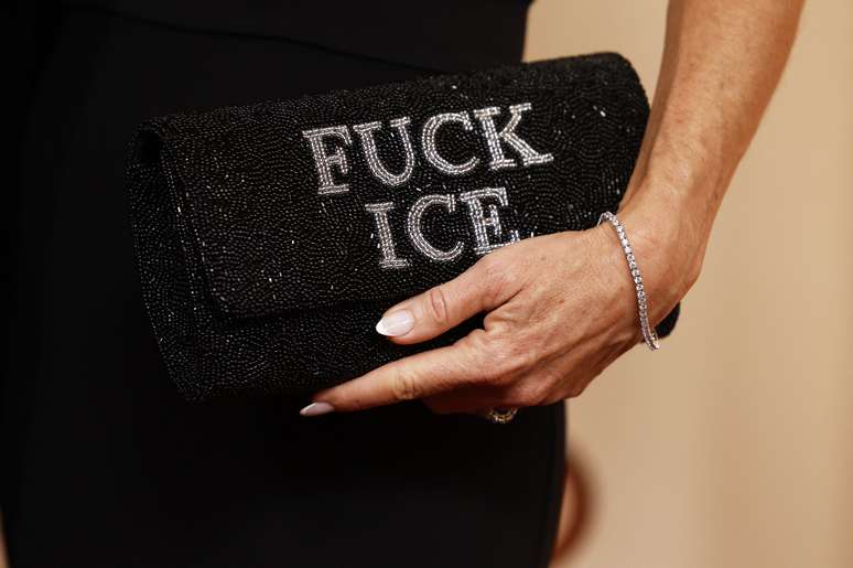 Glennon Doyle levou bolsa com mensagem de "Fuck Ice" 