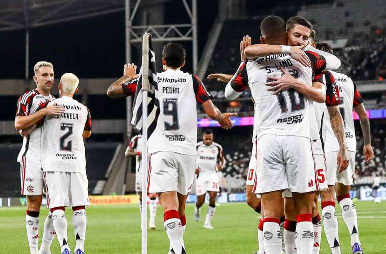 Flamengo vence o Botafogo e acirra briga pela ponta do Brasileir&atilde;o&nbsp; &ndash;