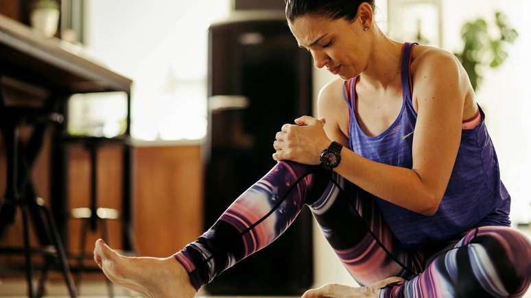 Sinais de alerta: dor s&uacute;bita, que n&atilde;o melhora com repouso, interrompe o sono ou causa compensa&ccedil;&otilde;es na postura &ndash; depositphotos.com / ZigicDrazen