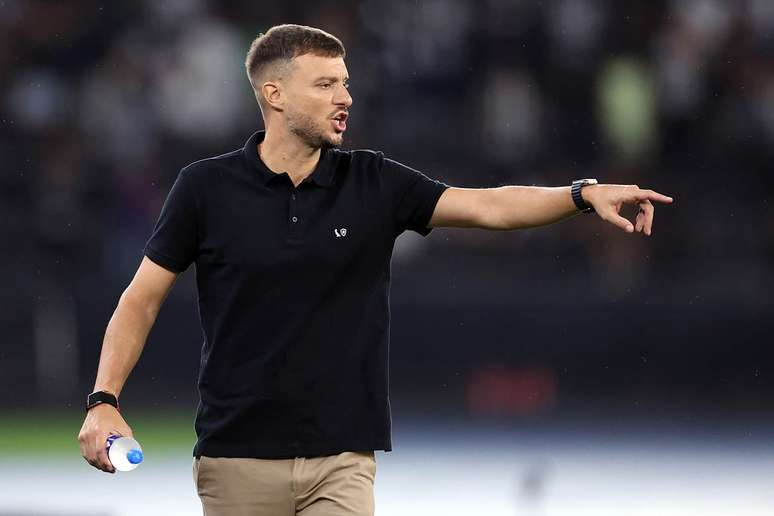 Eden&iacute;lsin valoriza trabalho de Anselmi (foto) no Botafogo &ndash;