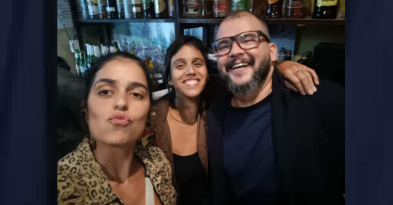 Anele Camila ao lado de Gabriel Domingues e Lu&iacute;sa Lucciola; trio mant&eacute;m forte amizade desde a adolesc&ecirc;ncia