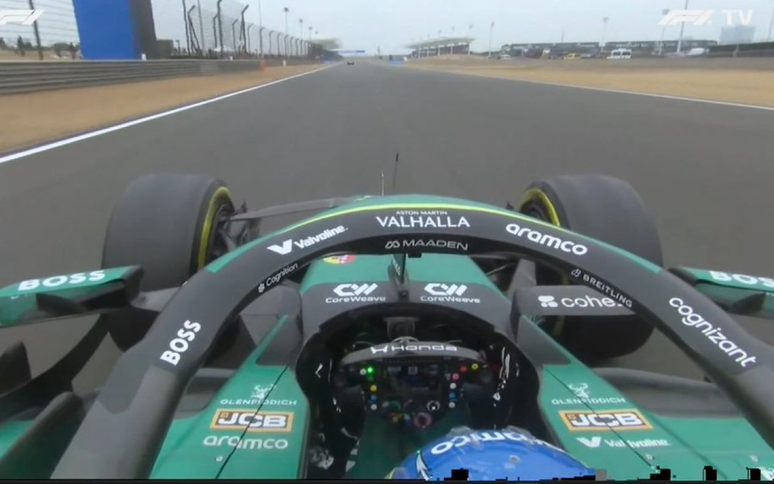 Alonso chegou a tirar as m&atilde;os do volante durante as retas para n&atilde;o sofrer com vibra&ccedil;&otilde;es