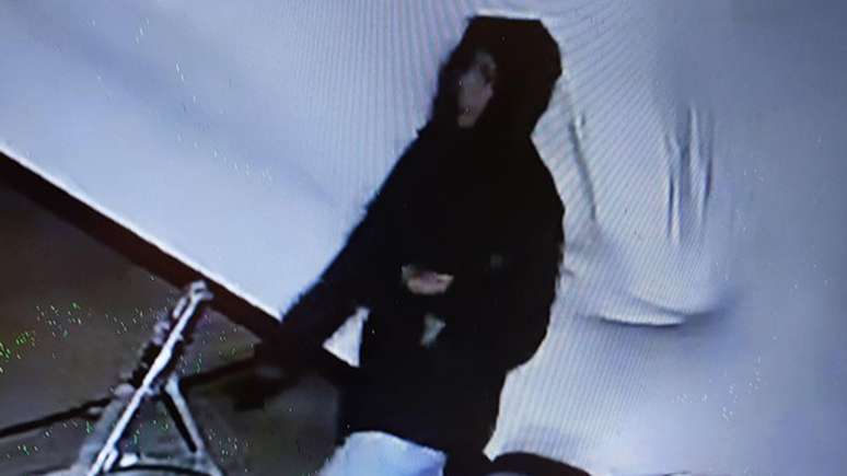 A &uacute;ltima imagem de Vit&oacute;ria, capturada por c&acirc;mera de seguran&ccedil;a &agrave;s 0h16 de quarta-feira, 4 de mar&ccedil;o