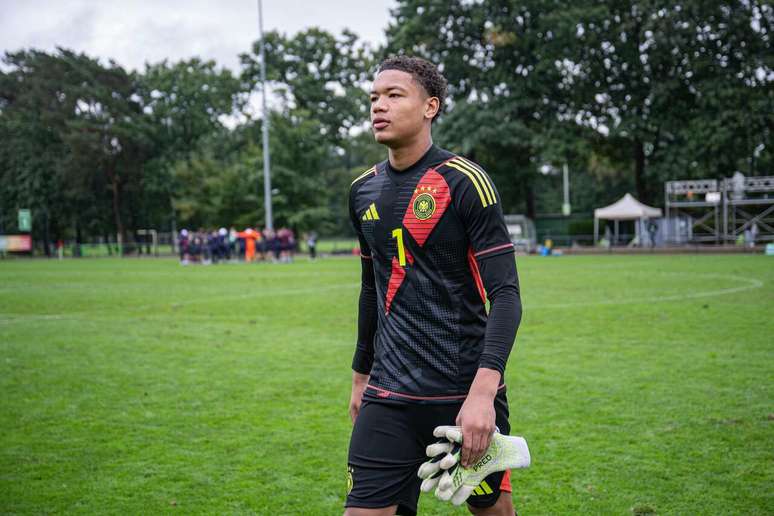 Leonard Prescott tem apenas 16 anos &ndash;