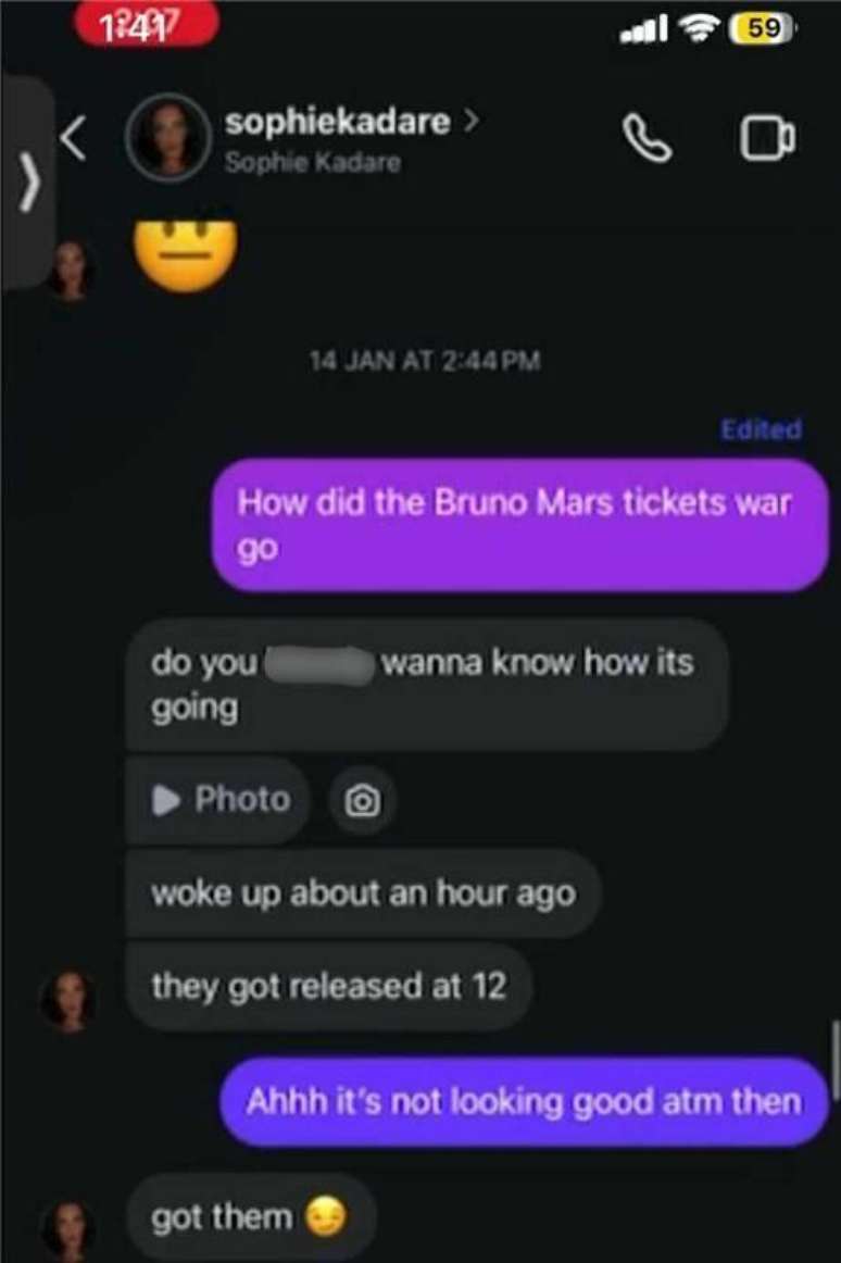 Mark conversou com Sophie Kadare sobre seus m&uacute;sicos favoritos e ficou chocado ao descobrir que se tratava de um perfil falso