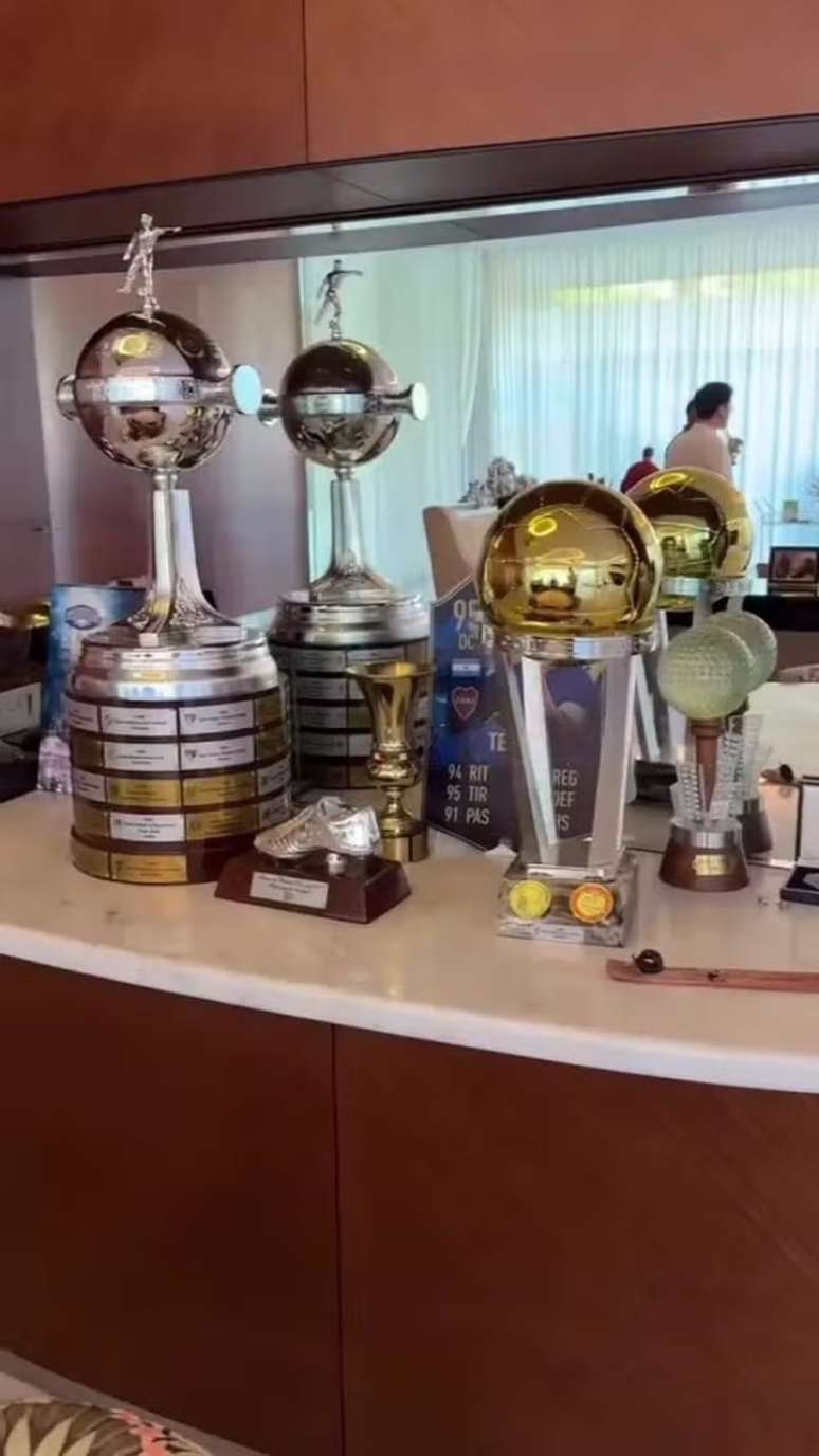 Cole&ccedil;&atilde;o de trof&eacute;us e at&eacute; tot&oacute; da Bombonera est&aacute; entre os destaques &ndash;