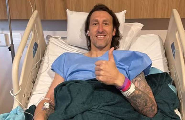 C&aacute;ssio ap&oacute;s realizar cirurgia no joelho esquerdo &ndash;