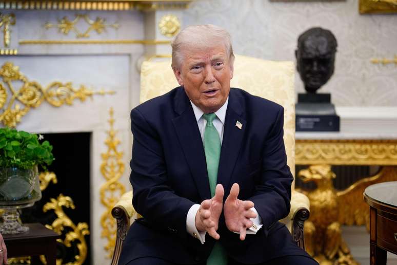 No Sal&atilde;o Oval da Casa Branca, Trump discordou da avalia&ccedil;&atilde;o do ex-funcion&aacute;rio sobre a amea&ccedil;a representada pelo Ir&atilde; aos Estados Unidos