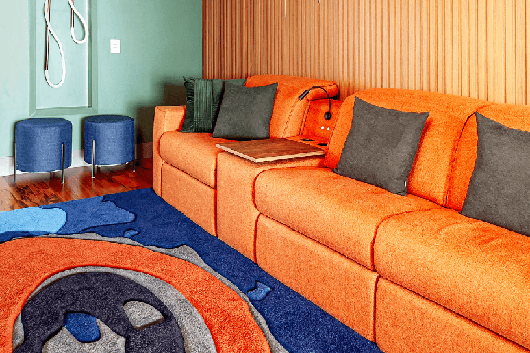 హైలైట్ చేయబడిన నారింజ మరింత ఆకర్షణీయమైన మరియు హాయిగా ఉండే వాతావరణాన్ని సృష్టిస్తుంది ప్రాజెక్ట్: క్రిస్టియాన్ స్కియావోని |