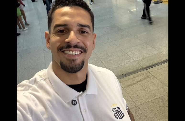 Lucas Ver&iacute;ssimo chegou ao Brasil ap&oacute;s entraves devido ao conflito no Oriente M&eacute;dio &ndash;