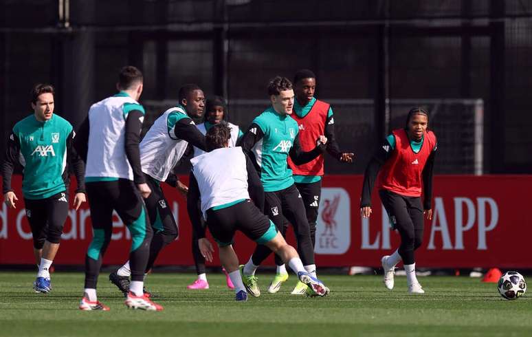 Liverpool tem miss&atilde;o no Anfield &ndash;