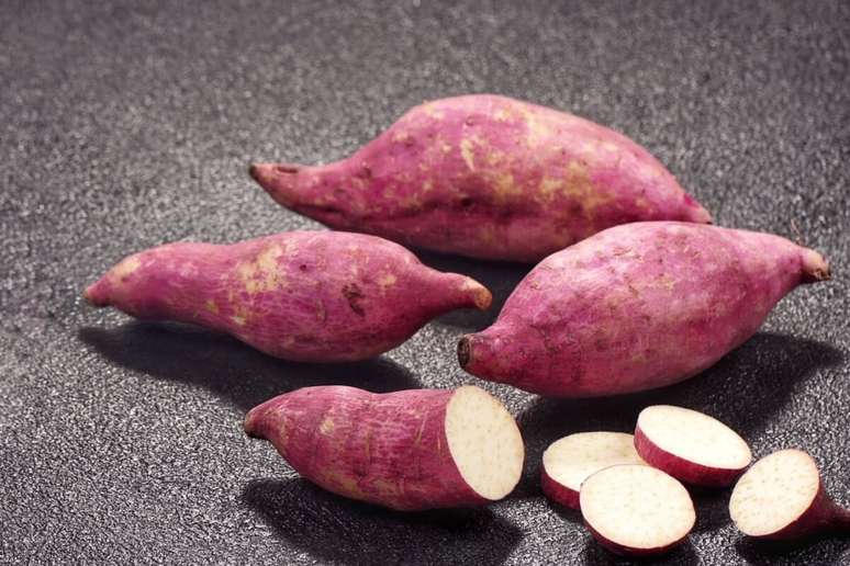 மெதுவான உறிஞ்சுதலுடன், இனிப்பு உருளைக்கிழங்கு நிலையான ஆற்றல் மட்டங்களுக்கும் சிறந்த தினசரி செயல்திறனுக்கும் பங்களிக்கிறது 