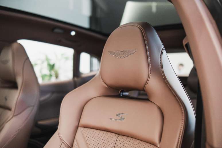 Aston Martin DBX S no showroom da Aston Martin S&atilde;o Paulo