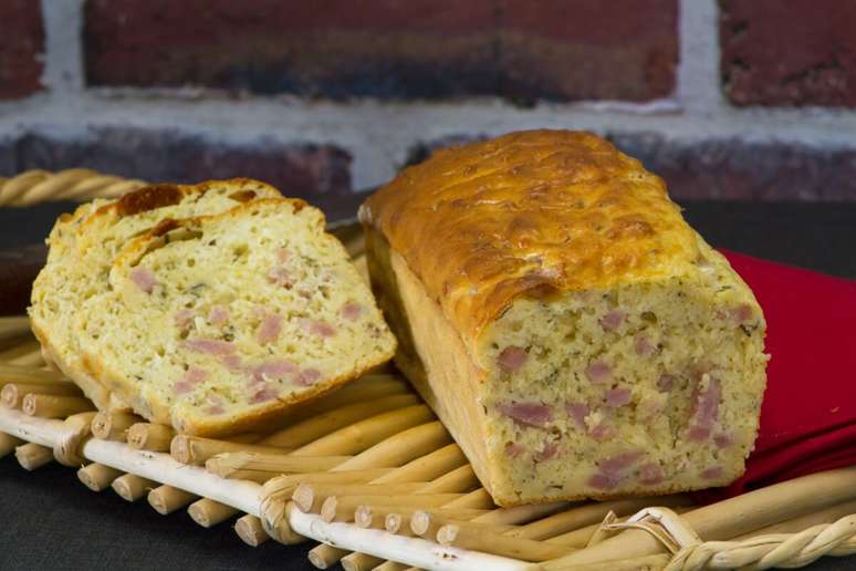 P&atilde;o de presunto e queijo de liquidificador 