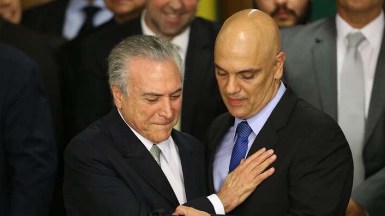 Michel Temer ao lado de seu então ministro Alexandre de Moraes
