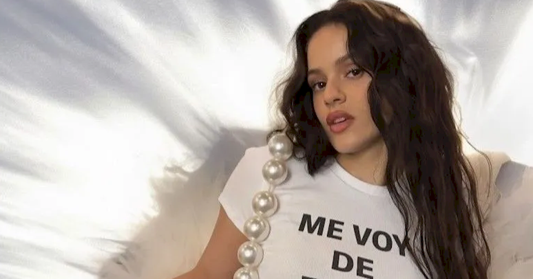 Rosal&iacute;a &eacute; acusada de playback em show. Veja o v&iacute;deo