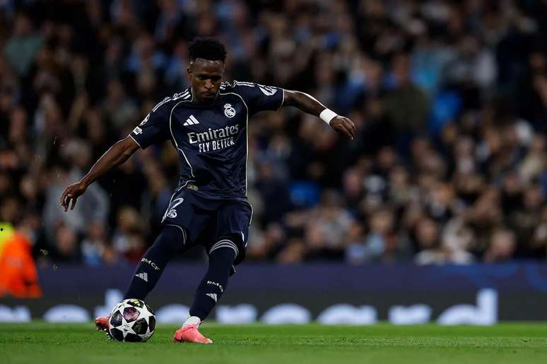 Vini Jr em a&ccedil;&atilde;o pelo merengues diante dos citizens no Etihad Stadium &ndash;