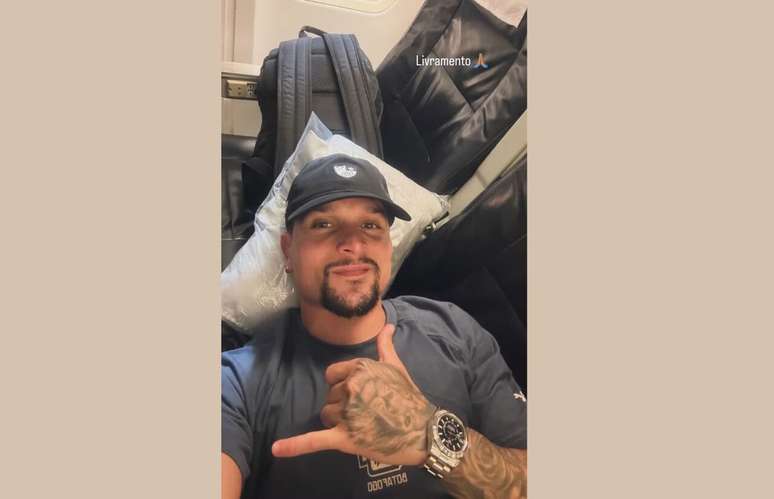 Arthur se manifesta sobre problema no avi&atilde;o &ndash;