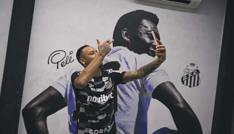 Camisa 10 lan&ccedil;a s&eacute;rie com imagens in&eacute;ditas em seu canal no Youtube &ndash;