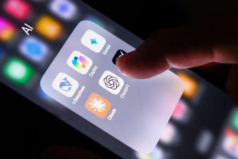 Alguns estudos sugerem que ser educado com a IA gera respostas melhores; outros apontam o contr&aacute;rio