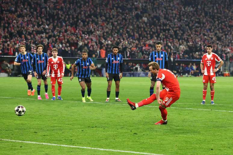 Kane abriu o placar em cobran&ccedil;a de p&ecirc;nalti &ndash;